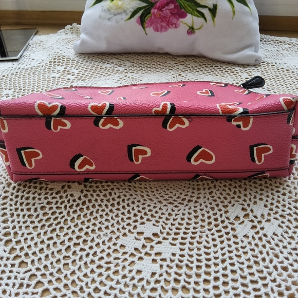 Coach Harley Valentine Heart makeup bag - Picture 5 of 12